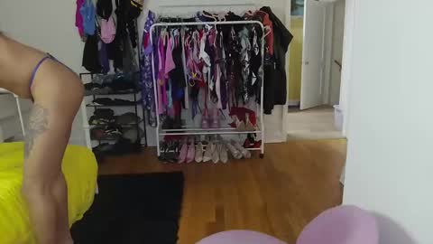 Yazmin Royal online show from 11.16.25