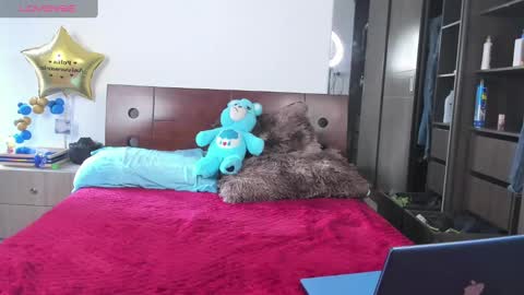 Snapshot of yeico_ospina chatting on 12.11.24 TRIO HOT online show from 12.11.24