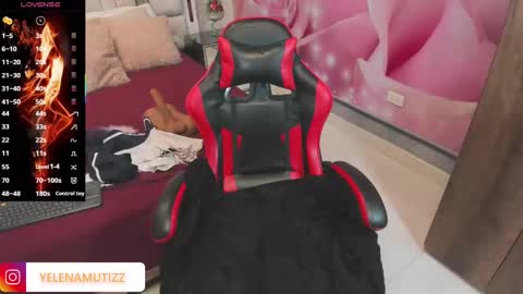 Snapshot of yelena_mutiz chatting on 10.02.25 yelena online show from 10.02.25