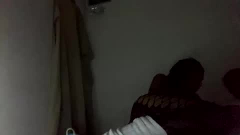 Ella Ts online show from 10.12.25