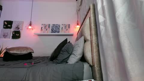 yellow_lily online show from 12.16.25