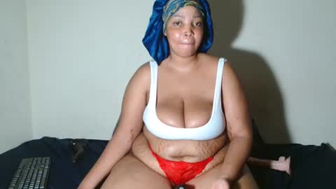 Snapshot of yellowmellow01 chatting on 02.28.26 yellowmellow01 online show from 02.28.26