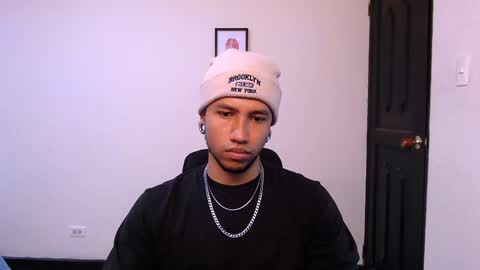 Snapshot of yerfon_s1 chatting on 12.18.24 Yeff ind. model online show from 12.18.24