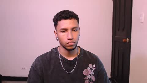 Snapshot of yerfon_s1 chatting on 12.29.24 Yeff ind. model online show from 12.29.24