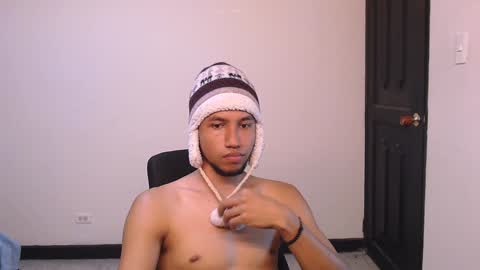 Snapshot of yerfon_s1 chatting on 01.04.25 Yeff ind. model online show from 01.04.25