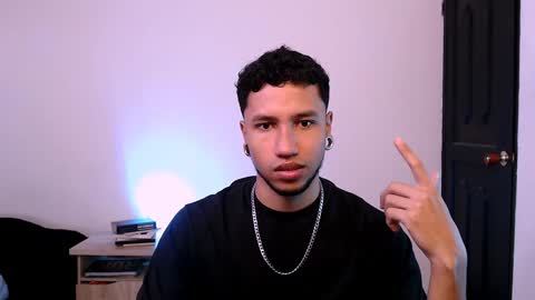 Snapshot of yerfon_s1 chatting on 01.20.25 Yeff ind. model online show from 01.20.25