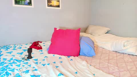 Snapshot of yes_mia_yes chatting on 03.08.25 gomez5 online show from 03.08.25