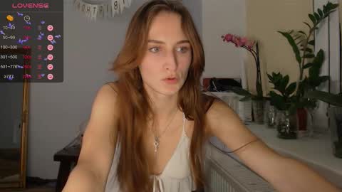 Snapshot of yes_to_heaven chatting on 10.23.25 Zoe online show from 10.23.25