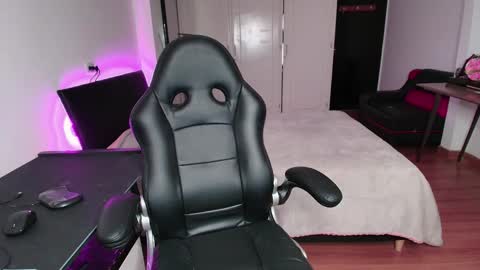 Snapshot of yesie_hot2 chatting on 09.26.25 yesie_hot2 online show from 09.26.25