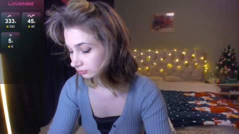 Snapshot of yesofie chatting on 12.21.24 Sofie online show from 12.21.24