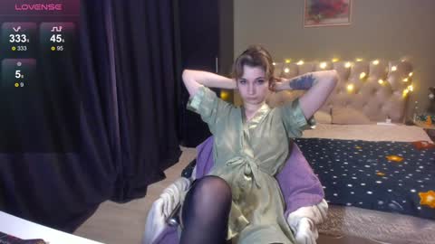 Snapshot of yesofie chatting on 01.13.25 Sofie online show from 01.13.25