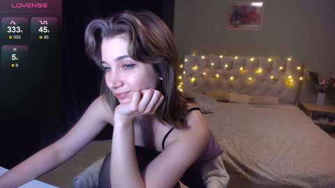 Snapshot of yesofie chatting on 01.22.25 Sofie online show from 01.22.25