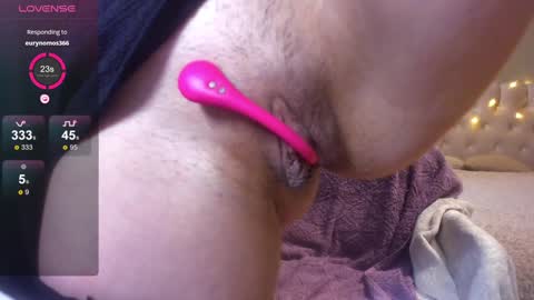 Snapshot of yesofie chatting on 02.02.25 Sofie online show from 02.02.25