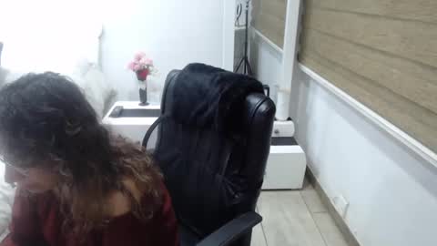 Snapshot of yessilatin chatting on 10.10.25 jessy online show from 10.10.25