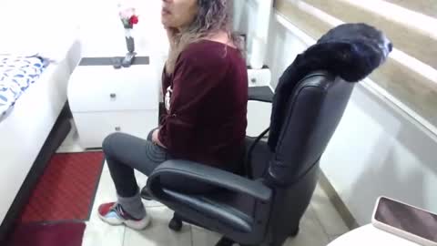 Snapshot of yessilatin chatting on 11.01.25 jessy online show from 11.01.25