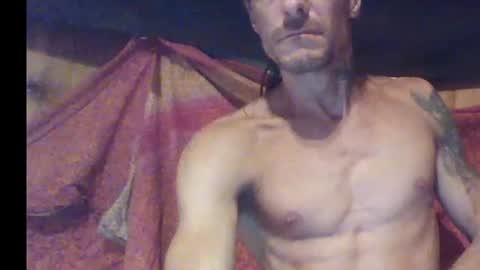 Snapshot of yetly chatting on 11.04.25 yetly online show from 11.04.25