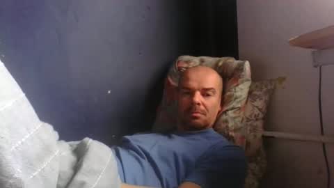 Snapshot of yewloo chatting on 10.16.25 yewloo online show from 10.16.25