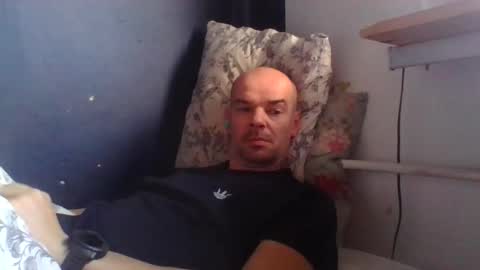 Snapshot of yewloo chatting on 10.25.25 yewloo online show from 10.25.25