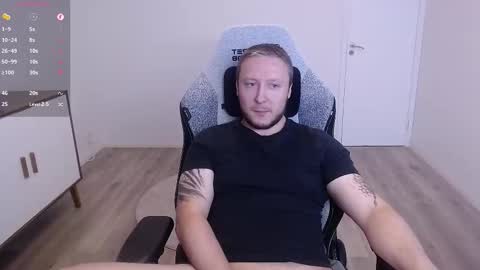 Snapshot of yhdxhy chatting on 10.19.25 James online show from 10.19.25