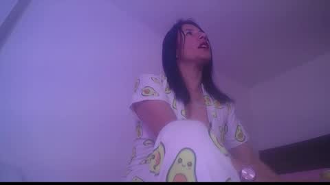 Snapshot of yinn_silver chatting on 11.08.25 Yiny online show from 11.08.25