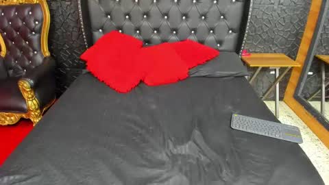 yiyisandoval online show from 10.07.25