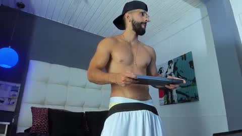 Snapshot of yiyo10_ chatting on 10.02.25 Yiyo online show from 10.02.25