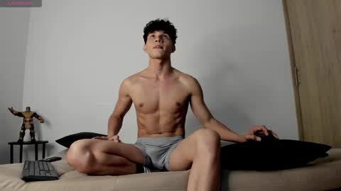 Snapshot of yizus_bonz chatting on 10.23.25 yizus_bonz online show from 10.23.25