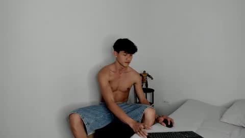 Snapshot of yizus_bonz chatting on 10.25.25 yizus_bonz online show from 10.25.25