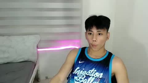 Snapshot of ynotyu chatting on 10.04.25 ynotyu online show from 10.04.25