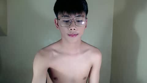 Snapshot of ynotyu chatting on 11.04.25 ynotyu online show from 11.04.25