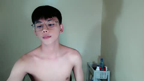 Snapshot of ynotyu chatting on 11.05.25 ynotyu online show from 11.05.25