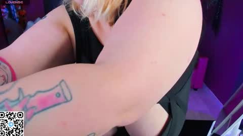 Snapshot of yoki_shizuko chatting on 10.05.25 Yoki online show from 10.05.25