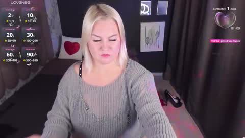 Snapshot of yolanda_kiss chatting on 10.10.25 Yolanda online show from 10.10.25