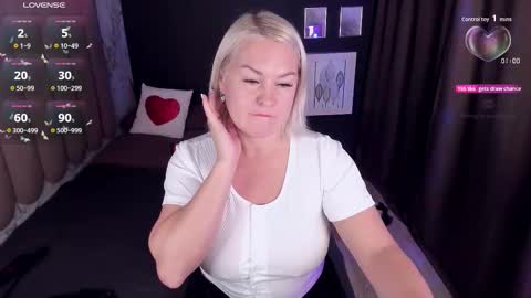 Snapshot of yolanda_kiss chatting on 10.12.25 Yolanda online show from 10.12.25