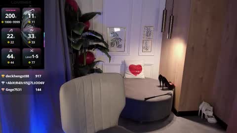 Snapshot of yolanda_kiss chatting on 11.04.25 Yolanda online show from 11.04.25