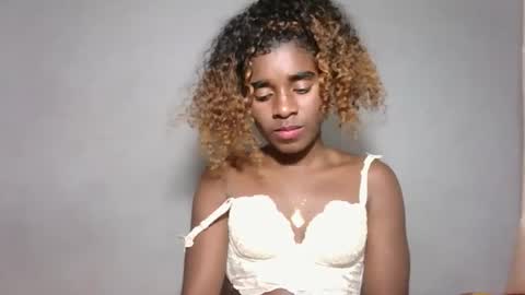 yolandrina05 online show from 10.13.25