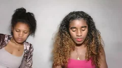 yolandrina05 online show from 10.15.25