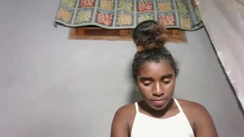 yolandrina05 online show from 10.30.25