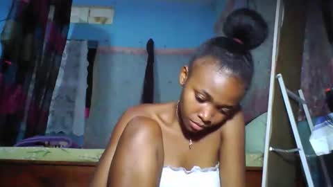 yolandrina05 online show from 11.28.25