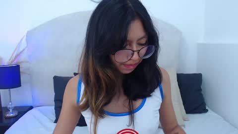Yommi Winx online show from 02.02.25