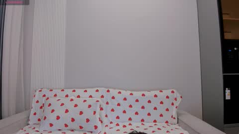 Snapshot of yoon_shin chatting on 11.15.25 yoon_shin online show from 11.15.25