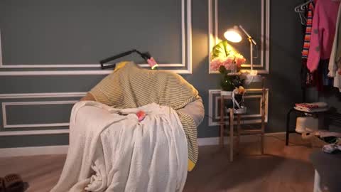 Mika online show from 01.23.25