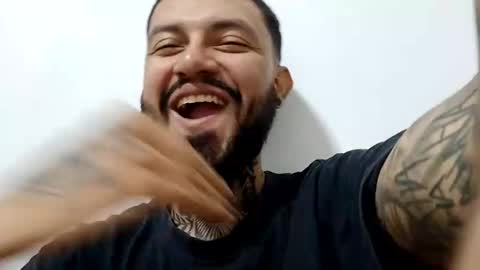 Snapshot of yordy_kalifa chatting on 10.20.25 yordy ans mia online show from 10.20.25