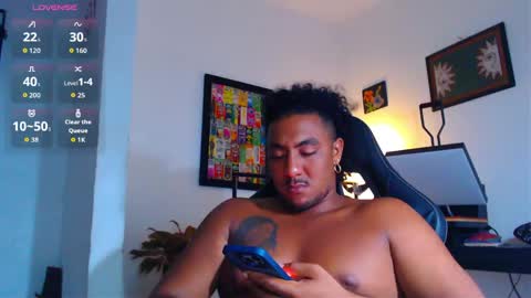 Snapshot of yosoy_enzo2020 chatting on 04.22.26 Enzo online show from 04.22.26