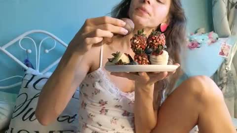 Snapshot of you_desire chatting on 10.22.25 Liliya online show from 10.22.25