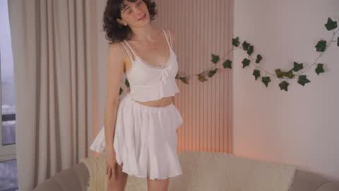 Elizabeth brunette -- Darline blonde  online show from 12.20.24