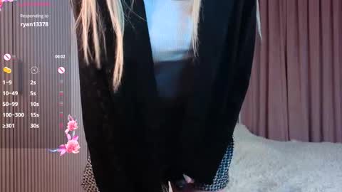 Elizabeth brunette -- Darline blonde  online show from 10.28.25