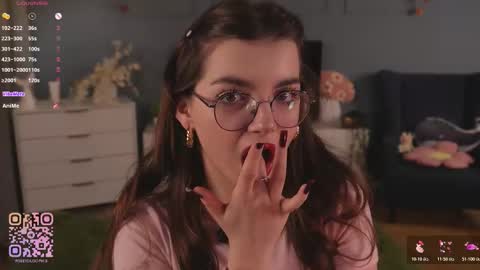 Elizabeth brunette -- Darline blonde  online show from 11.23.25