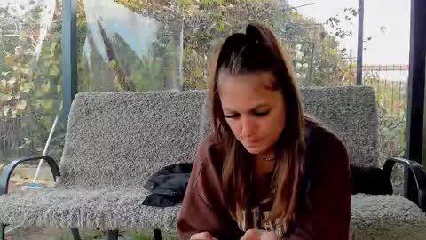 Snapshot of you_love_melisa chatting on 10.23.25 private on 18 per minute start private 500 tokensOnlyfans online show from 10.23.25