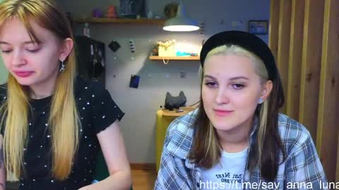 Snapshot of younona chatting on 04.25.26 Anna and Luna online show from 04.25.26